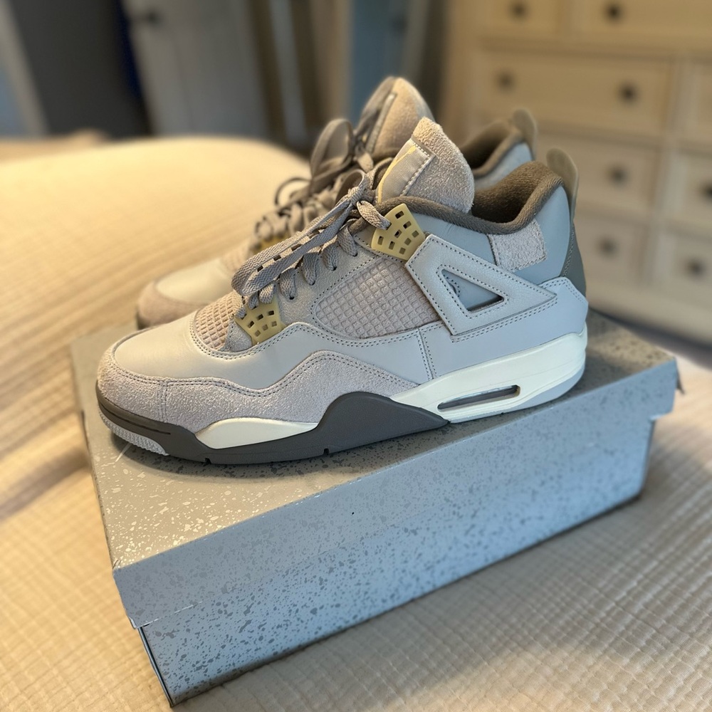 Jordan 4 Retro SE Craft “Photon Dust”